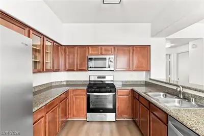 1704 Queen Victoria Street 102 Kitchen