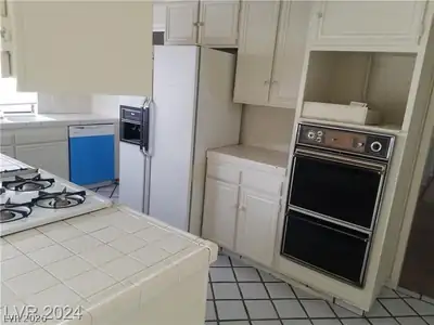 4639 Kristen Lane, Las Vegas, NV 89121 Kitchen