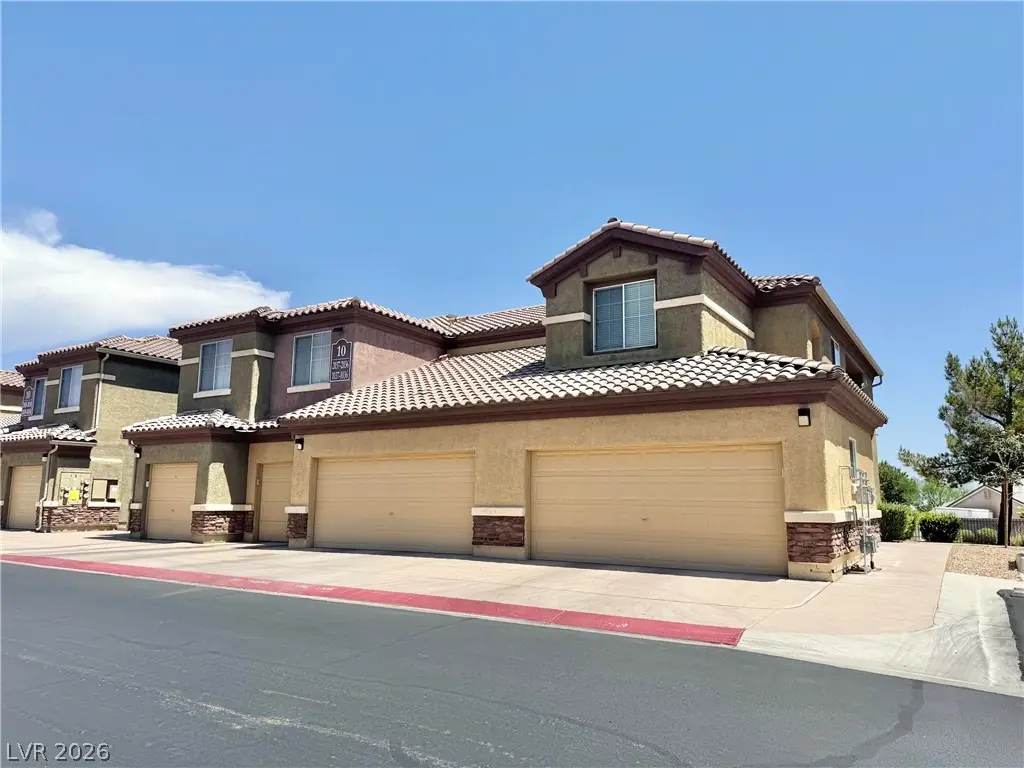 6868 Sky Pointe Drive 1036