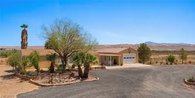 360 Scamp Avenue, Overton