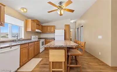 360 Scamp Avenue, Overton, NV 89040 Kitchen