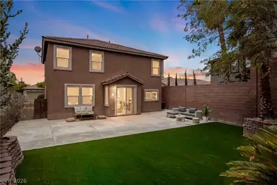 537 Lacabana Beach Drive Yard