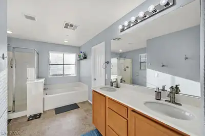 10725 Cape Shore Avenue, Las Vegas, NV 89166 Primary Bathroom