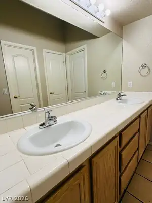 5255 Island Chain Road Primary Bathroom