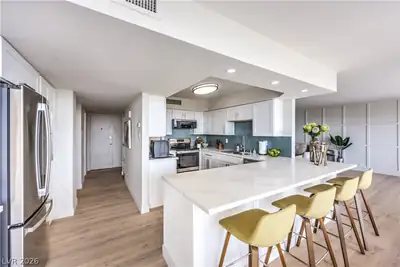 3111 Bel Air Drive 14B Kitchen