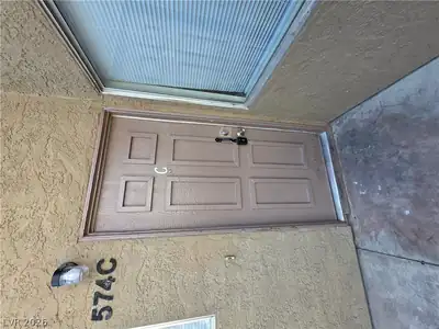 574 Roxella Lane C Entry