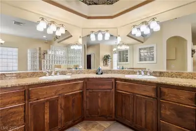 2181 East Winery Road Primary Bathroom