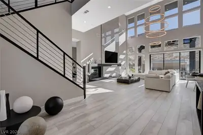 5289 Feathertop Drive Living Room
