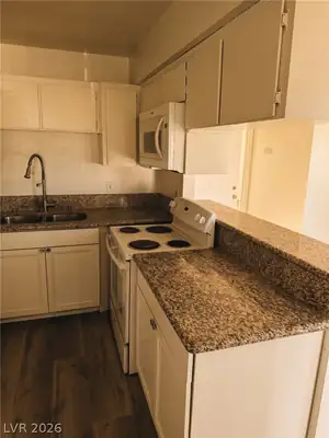 200 Kola Street, Henderson, NV 89015 Kitchen