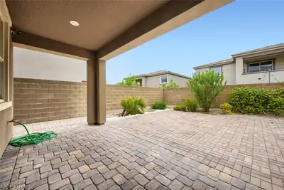 845 Riverlawn Place Patio