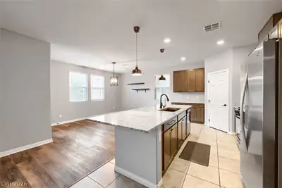 845 Riverlawn Place Kitchen
