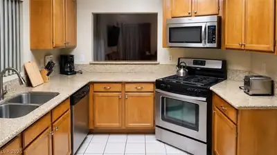 44 Fantasia Lane, Henderson, NV 89074 Kitchen