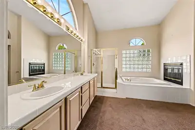 7628 Belmondo Lane, Las Vegas, NV 89128 Primary Bathroom