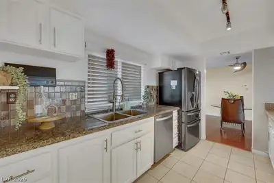 6744 Mountridge Drive, Las Vegas, NV 89110 Kitchen
