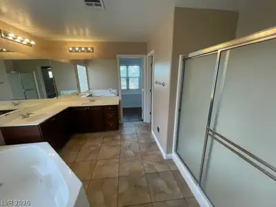 5645 Breckenridge Street, North Las Vegas, NV 89081 Primary Bathroom