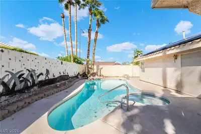 2621 Batelli Court, Las Vegas, NV 89121 Pool