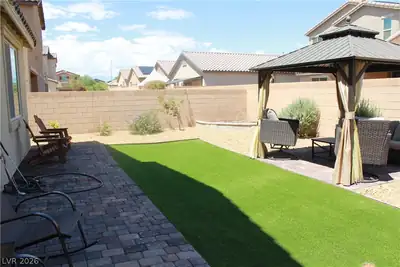 1010 Cliff Castle Avenue, North Las Vegas, NV 89081 Yard