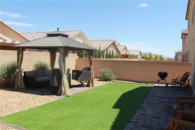 1010 Cliff Castle Avenue, North Las Vegas, NV 89081 Yard