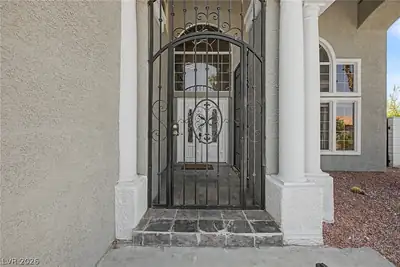1931 Del Font Court, Las Vegas, NV 89117 