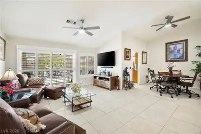9321 Quail Ridge Drive 24 Living Room