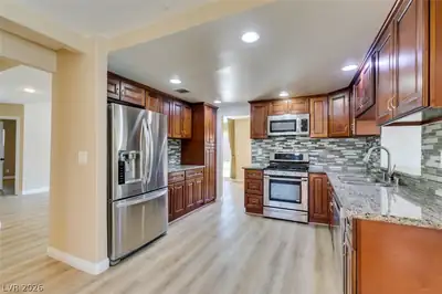 9800 Great Bend Drive, Las Vegas, NV 89117 Kitchen