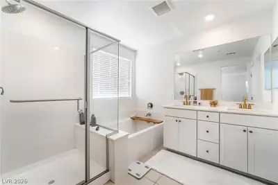 2730 Tricase Street, Henderson, NV 89044 Primary Bathroom