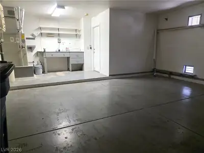 8729 Pennystone Avenue, Las Vegas, NV 89134 Garage