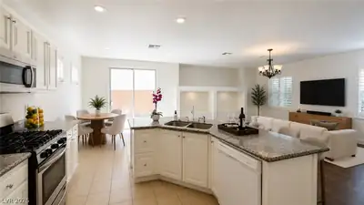 8083 Retriever Avenue, Las Vegas, NV 89147 Kitchen