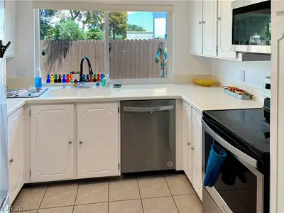 1018 Bel Air Circle, Las Vegas, NV 89109 Kitchen