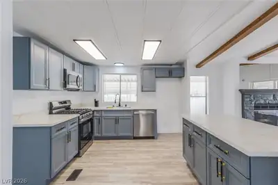 5436 Tres Piedras Road, Las Vegas, NV 89122 Kitchen