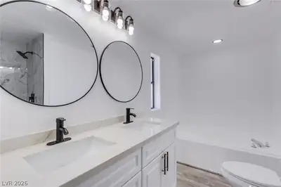 5436 Tres Piedras Road, Las Vegas, NV 89122 Primary Bathroom