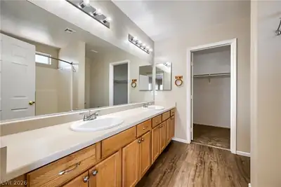 3724 Autumn King Avenue Primary Bathroom