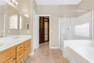 10617 Redwood Grove Avenue, Las Vegas, NV 89144 Primary Bathroom