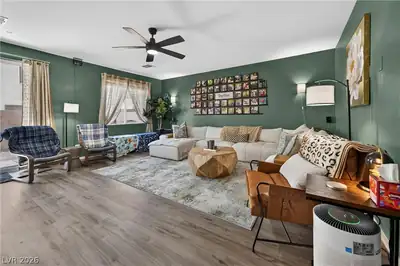 6684 Mojave Blush Drive, Las Vegas, NV 89122 Living Room
