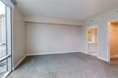 222 Karen Avenue 906 Bedroom