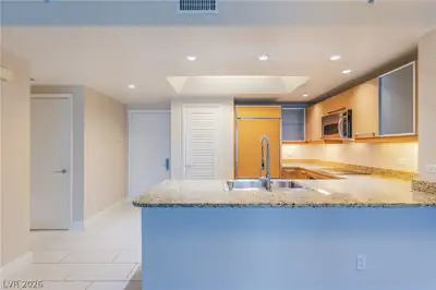 222 Karen Avenue 906 Kitchen