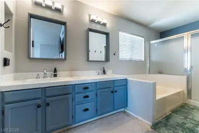 138 Monteen Drive Primary Bathroom