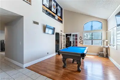 138 Monteen Drive Living Room