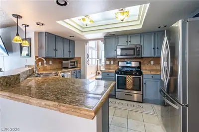 138 Monteen Drive Kitchen