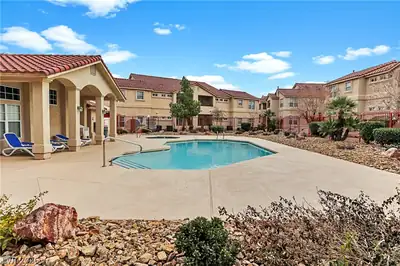 520 Arrowhead Trail 613 Pool