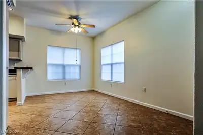 520 Arrowhead Trail 613 Living Room