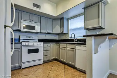 520 Arrowhead Trail 613 Kitchen