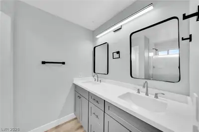 520 Arrowhead Trail 1411 Primary Bathroom