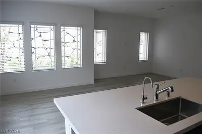 893 Carlton Terrace Lane Dining Area
