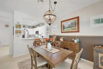 3047 Canal Walk Road Dining Area