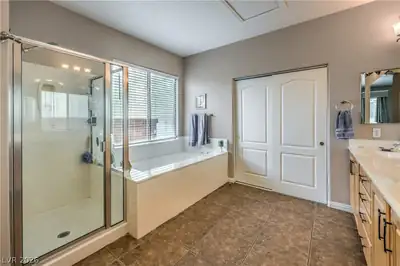 8320 Preppy Fox Avenue, Las Vegas, NV 89131 Primary Bathroom