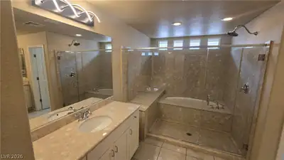 5543 Dancing Fox Court, Las Vegas, NV 89139 Primary Bathroom