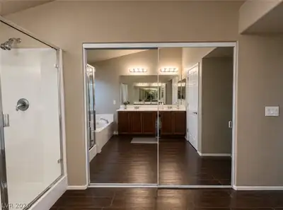 9044 Black Elk Avenue, Las Vegas, NV 89143 Primary Bathroom
