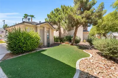 1310 Dusty Creek Street Yard