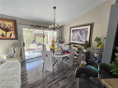 415 Golden State Street Dining Area